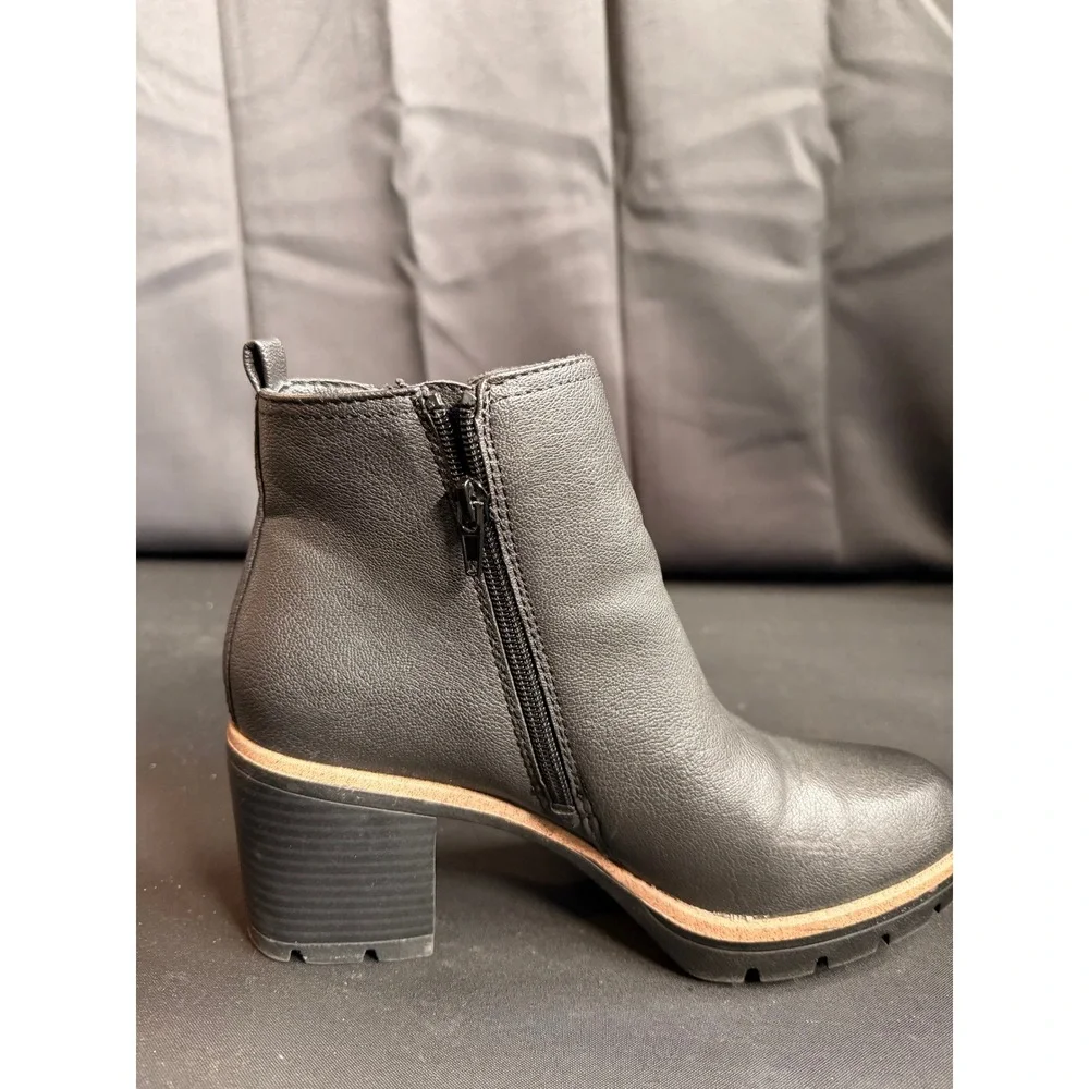 Naturalizer Madalynn Gore Black Ankle Boots Block Heel Lug Sole Women 8.5M Comfy
